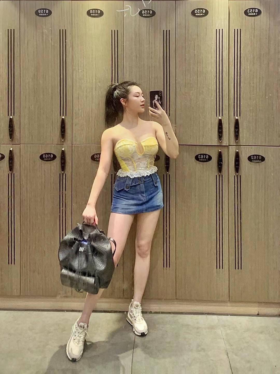 蜜桃性感身材之杨桃